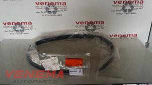 New Bonnet rubber BMW 3 serie Touring (F31) 330i 2.0 16V Price € 24,20 Inclusive VAT offered by Venema Autoparts