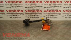 Używane Ogranicznik drzwi prawych tylnych wersja 4-drzwiowa Fiat Doblo Cargo (263) 1.3 D Multijet Cena € 19,00 Procedura marży oferowane przez Venema Autoparts