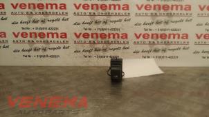 Używane Przelacznik elektrycznej szyby Fiat Doblo Cargo (263) 1.3 D Multijet Cena € 9,95 Procedura marży oferowane przez Venema Autoparts