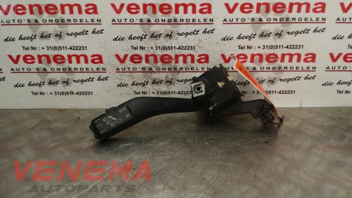 Używane Przelacznik kierunkowskazu Volkswagen Golf V (1K1) 2.0 TDI DPF Cena € 14,99 Procedura marży oferowane przez Venema Autoparts