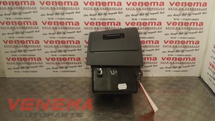 Begagnade Handskfack BMW 5 serie (E60) 523i 24V Pris € 19,99 Marginaltabell erbjuds av Venema Autoparts