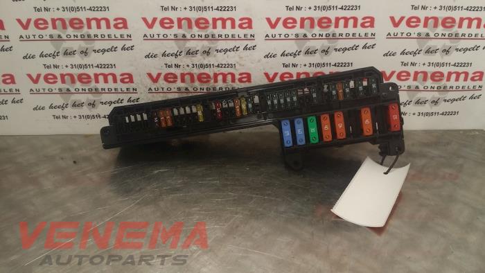 Begagnade Säkringsbox BMW 5 serie (E60) 523i 24V Pris € 19,99 Marginaltabell erbjuds av Venema Autoparts
