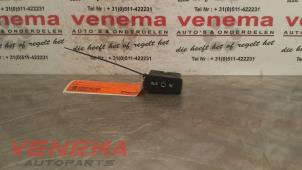 Używane Zlacze AUX/USB BMW 5 serie (E60) 523i 24V Cena € 25,00 Procedura marży oferowane przez Venema Autoparts