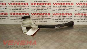 Używane Zbiornik plynu hamulcowego Ford Fiesta 6 (JA8) 1.4 TDCi Cena € 19,00 Procedura marży oferowane przez Venema Autoparts