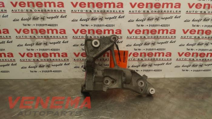 Usagé Support dynamo haut Volvo V40 (MV) 1.6 D2 Prix € 14,99 Règlement à la marge proposé par Venema Autoparts