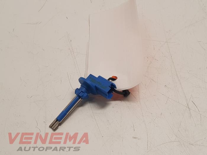 Begagnade Innetemperatursensor Volvo V40 (MV) 1.6 D2 Pris € 9,99 Marginaltabell erbjuds av Venema Autoparts