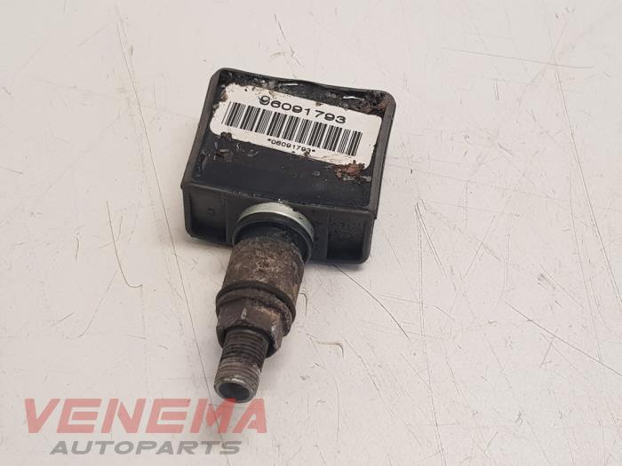 Begagnade Däcktryckssensor Renault Espace (JK) 3.0 dCi V6 24V Pris € 14,99 Marginaltabell erbjuds av Venema Autoparts
