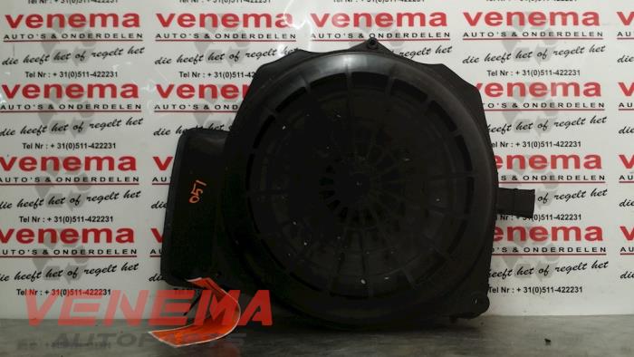 Używane Subwoofer Audi A4 (B6) 2.0 20V Cena € 19,99 Procedura marży oferowane przez Venema Autoparts