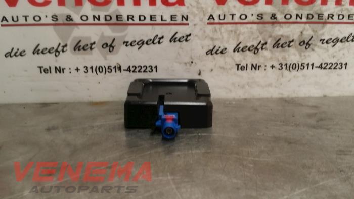 Begagnade Antenn Ford Fiesta 6 (JA8) 1.0 EcoBoost 12V 125 Pris € 14,99 Marginaltabell erbjuds av Venema Autoparts