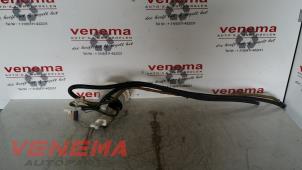 Used Petrol pump BMW 1 serie (E87/87N) 116i 1.6 16V Price € 30,00 Margin scheme offered by Venema Autoparts