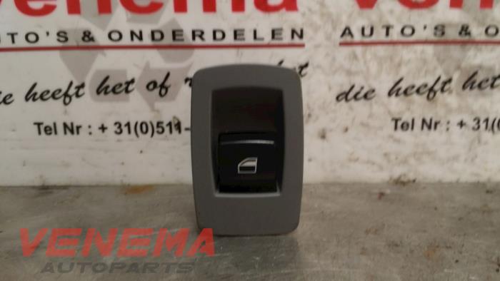 Usados Interruptor de ventanilla eléctrica BMW 3 serie Touring (E91) 320d 16V Precio € 9,99 Norma de margen ofrecido por Venema Autoparts