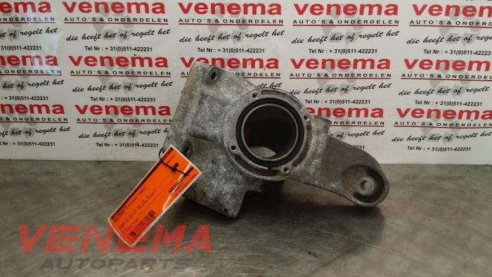 Used Engine mount Mercedes C Estate (S204) 2.2 C-200 CDI 16V . Price € 19,99 Margin scheme offered by Venema Autoparts