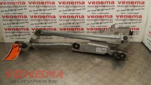Używane Mechanizm wycieraczki Ford Fiesta 6 (JA8) 1.0 EcoBoost 12V 125 Cena € 29,99 Procedura marży oferowane przez Venema Autoparts