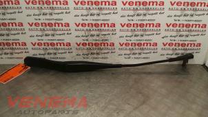 Usados Brazo delantero de limpiaparabrisas Opel Astra H SW (L35) 1.7 CDTi 16V Precio € 12,00 Norma de margen ofrecido por Venema Autoparts