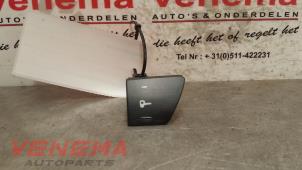 Used Central locking switch Peugeot 307 SW (3H) 1.6 HDiF 110 16V Price € 5,00 Margin scheme offered by Venema Autoparts