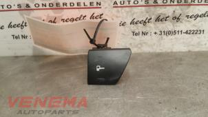 Używane Przelacznik centralnego zamka Peugeot 307 (3A/C/D) 1.6 16V Cena € 8,00 Procedura marży oferowane przez Venema Autoparts