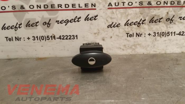 Używane Sciemniacz kokpitowy Citroen C5 I Berline (DC) 2.2 HDi 16V FAP Cena € 4,99 Procedura marży oferowane przez Venema Autoparts