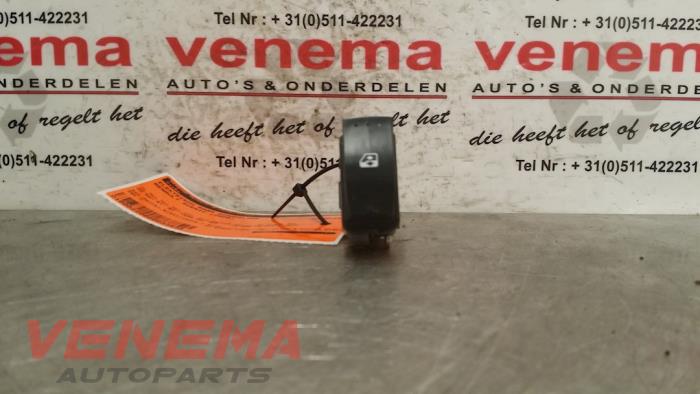 Usados Interruptor de ventanilla eléctrica Renault Scénic II (JM) 1.6 16V Precio € 9,99 Norma de margen ofrecido por Venema Autoparts
