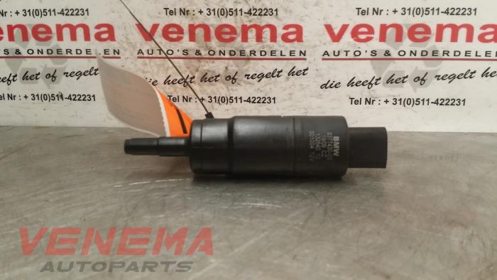 Używane Pompa spryskiwacza reflektorów BMW 3 serie Touring (E91) 318i 16V Cena € 19,99 Procedura marży oferowane przez Venema Autoparts