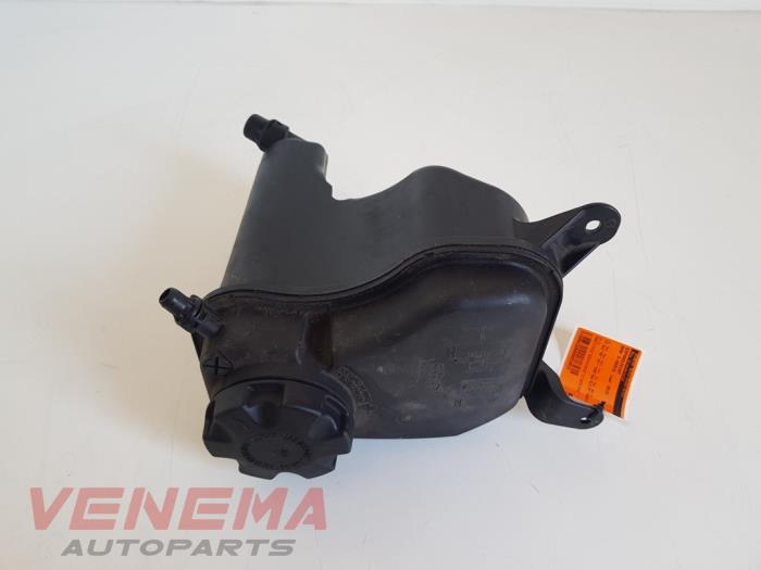 Expansion vessel from a BMW 3 serie Touring (E91) 318i 16V 2012