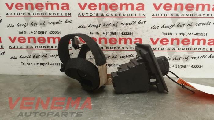 Ignition lock + key from a BMW 3 serie Touring (E91) 318i 16V 2012