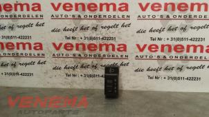 Używane Przelacznik reflektora LHV Opel Calibra 2.0i 16V Ecotec Cena € 9,00 Procedura marży oferowane przez Venema Autoparts