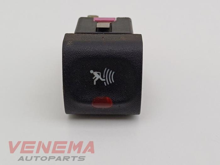 Gebrauchte Schalter Opel Vectra B (36) 1.8 16V Ecotec Preis € 9,99 Margenregelung angeboten von Venema Autoparts