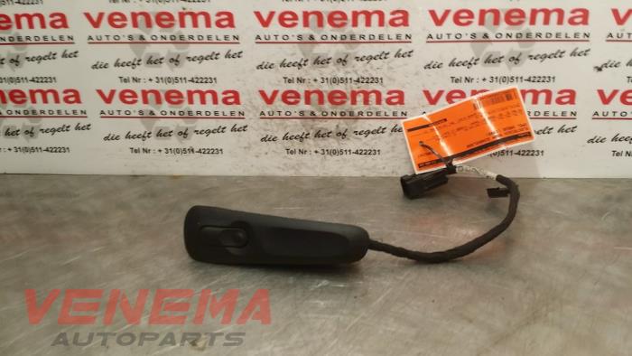 Usados Interruptor de ventanilla eléctrica Opel Omega B (25/26/27) 2.5i V6 24V Precio € 9,99 Norma de margen ofrecido por Venema Autoparts