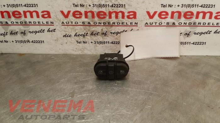 Usados Interruptor de ventanilla eléctrica Volkswagen Sharan (7M8/M9/M6) 1.9 TDI 110 Precio € 9,99 Norma de margen ofrecido por Venema Autoparts