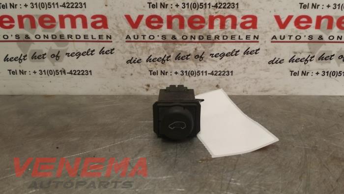 Używane Przelacznik Volkswagen Sharan (7M8/M9/M6) 1.9 TDI 115 Cena € 9,99 Procedura marży oferowane przez Venema Autoparts