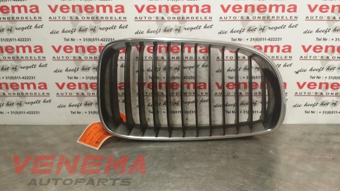 Begagnade Grill BMW 1 serie (E81) 118i 16V Pris € 19,99 Marginaltabell erbjuds av Venema Autoparts