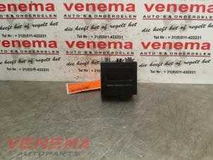 Używane Zegar Renault Scénic I (JA) 1.6 16V Cena € 9,00 Procedura marży oferowane przez Venema Autoparts