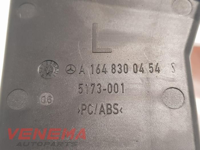 Dashboard vent from a Mercedes-Benz ML II (164/4JG) 3.5 350 4-Matic V6 24V 2006