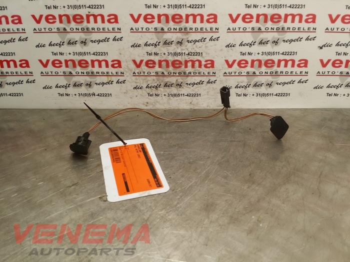 Używane Przelacznik Opel Astra G (F08/48) 1.6 16V Cena € 9,99 Procedura marży oferowane przez Venema Autoparts