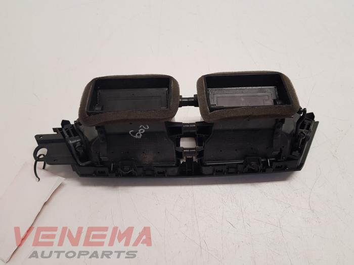 Dashboard vent from a BMW X1 (E84) sDrive 20i 2.0 16V Twin Power Turbo 2014