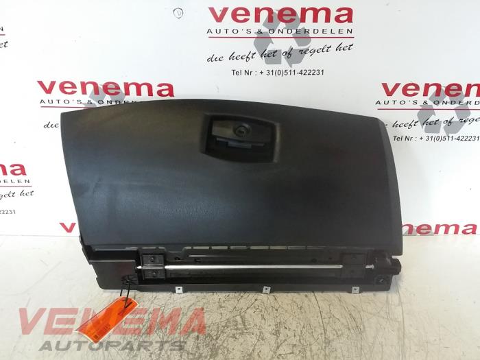 Begagnade Handskfack BMW 5 serie Touring (E61) 520d 16V Pris € 49,00 Marginaltabell erbjuds av Venema Autoparts