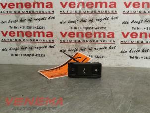 Used Sunroof switch BMW 5 serie Touring (E61) 520d 16V Price € 19,95 Margin scheme offered by Venema Autoparts