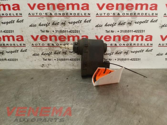 Używane Silnik reflektora Volkswagen Golf III (1H1) 1.6 i Cena € 9,99 Procedura marży oferowane przez Venema Autoparts