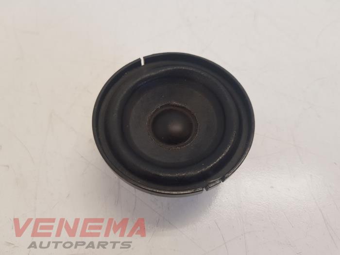 Używane Glosnik BMW 1 serie (E81) 118i 16V Cena € 14,99 Procedura marży oferowane przez Venema Autoparts