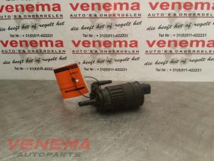 Used Windscreen washer pump Renault Twingo (C06) 1.2 16V Price € 9,00 Margin scheme offered by Venema Autoparts