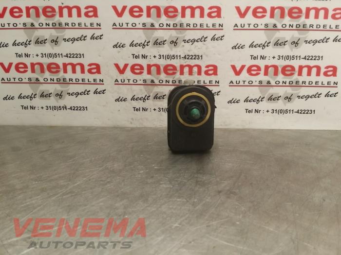 Headlight level adjustment motor
