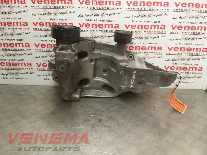 Usagé Support dynamo bas BMW 1 serie (E87/87N) 118d 16V Prix € 49,95 Règlement à la marge proposé par Venema Autoparts