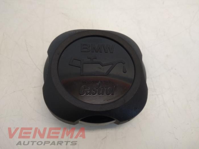 Oil cap from a BMW 1 serie (E87/87N) 118d 16V 2010