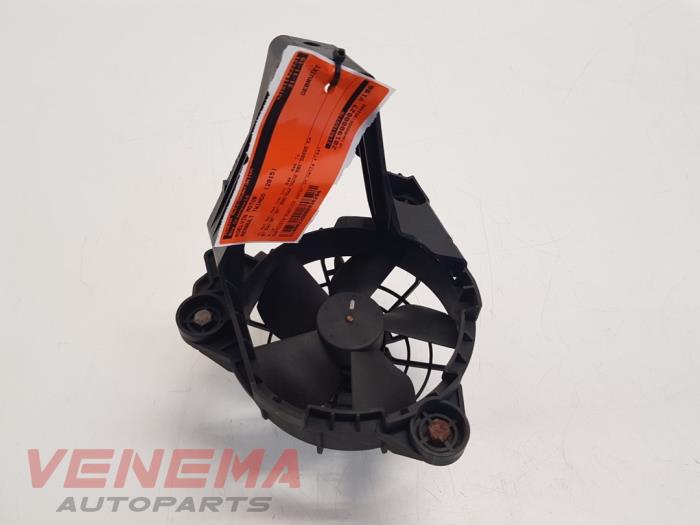 Używane Silnik wentylatora Renault Twingo III (AH) 1.0 SCe 70 12V Cena € 49,99 Procedura marży oferowane przez Venema Autoparts