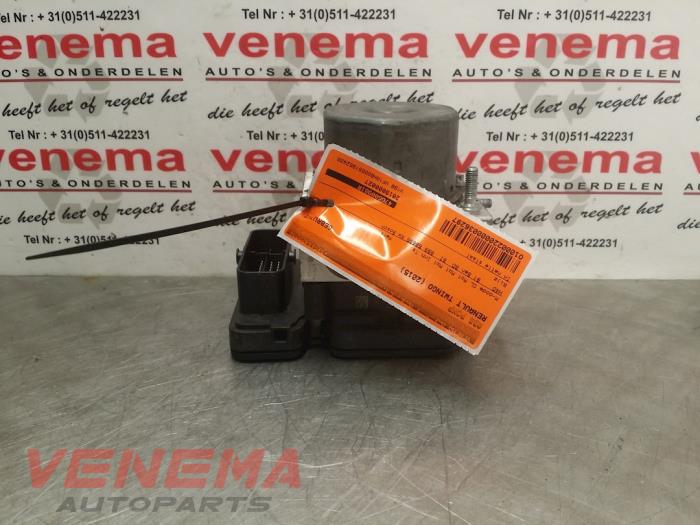 Używane Pompa ABS Renault Twingo III (AH) 1.0 SCe 70 12V Cena € 118,99 Procedura marży oferowane przez Venema Autoparts