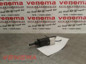 Używane Przelacznik swiatel stopu Renault Twingo III (AH) 1.0 SCe 70 12V Cena € 14,95 Procedura marży oferowane przez Venema Autoparts
