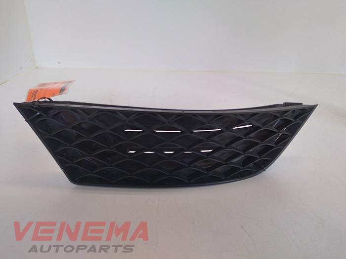 Begagnade Stötfångargrill Mercedes CLS (C218) 250 CDI BlueEfficiency,BlueTEC, 250 d Pris € 14,99 Marginaltabell erbjuds av Venema Autoparts