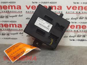 Used Central door locking module Renault Clio IV (5R) 1.6 Turbo 16V RS 200 EDC Price € 89,95 Margin scheme offered by Venema Autoparts
