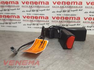 Used Rear seatbelt buckle, centre Renault Clio IV (5R) 1.6 Turbo 16V RS 200 EDC Price € 24,95 Margin scheme offered by Venema Autoparts