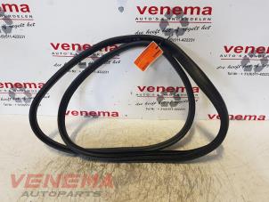 Used Rear door seal 4-door, right Renault Clio IV (5R) 1.6 Turbo 16V RS 200 EDC Price € 24,95 Margin scheme offered by Venema Autoparts